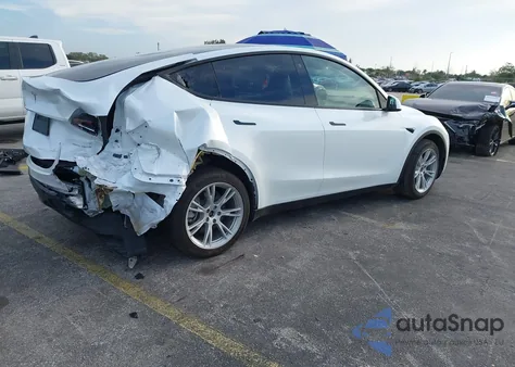 2023 Tesla Model Y Awd/Long Range Dual Motor All-Wheel Drive z USA, uszkodzony, nr VIN 7SAYGDEE3PA123054